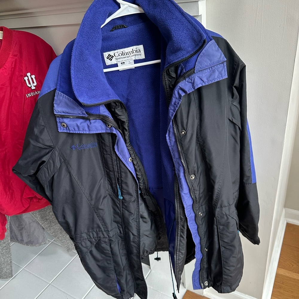 Columbia Black and Blue Performance Jacket Weather-Resistant Full-Zip